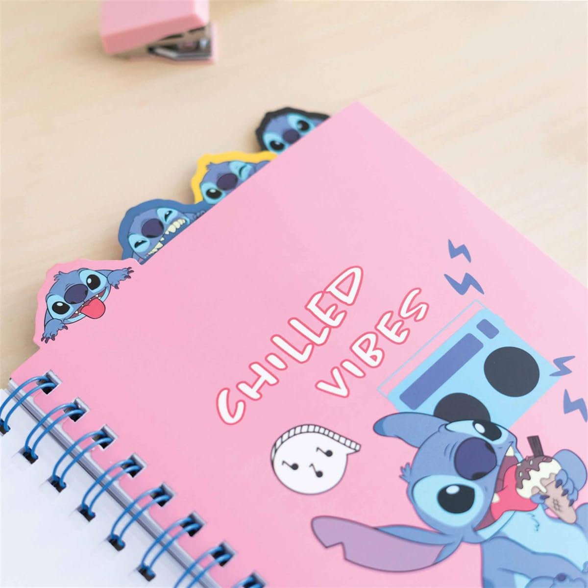 034 Grupo Erik Libreta Stitch con Separadores - Cuaderno A5 punteado escolar - Libreta niña para apuntes │ Lilo y Stitch regalos niña │ Con Anillas y Tapa blanda (160 págs)